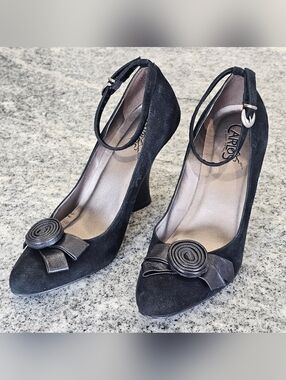 [Like New] Black Leather Rosette Bow & Suede Heels Classic Ankle-Strap